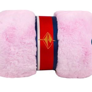 NWOT Pretty Rugged Pink Faux Fur Baby Blanket Waterproof Windproof